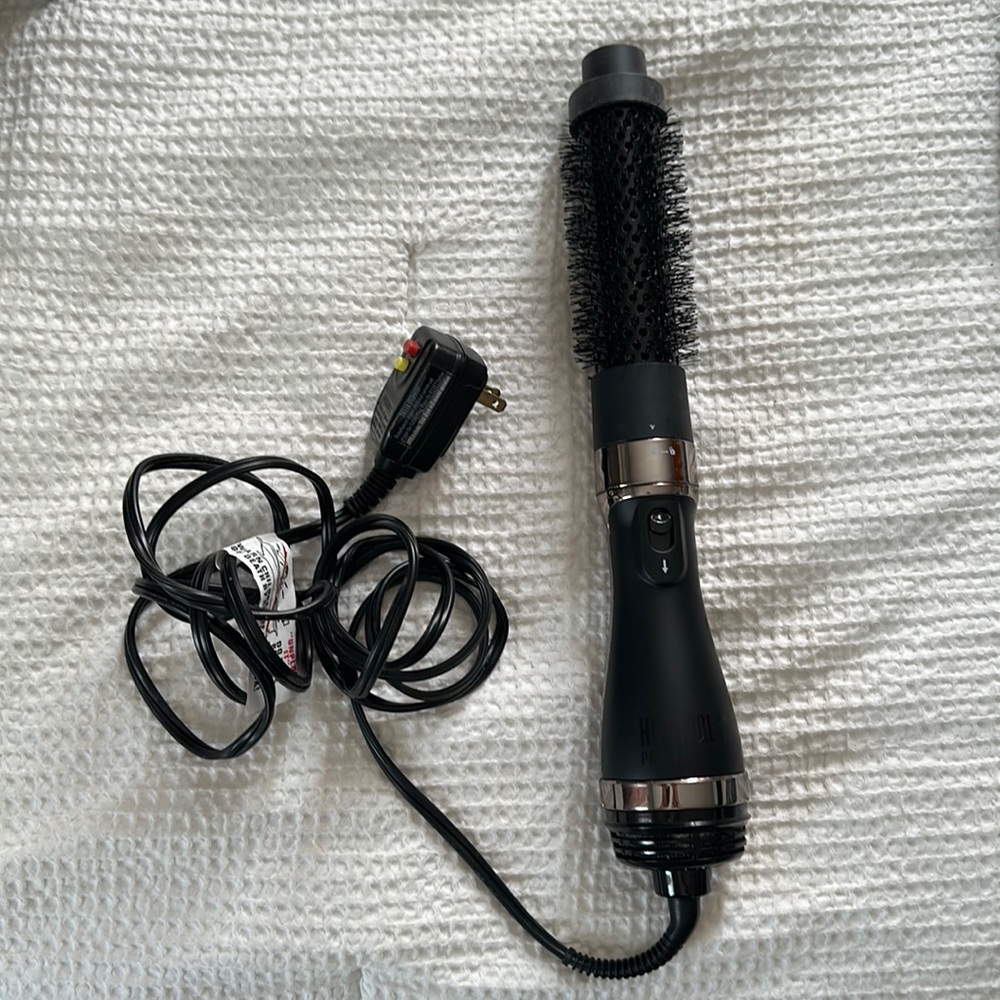 Hot Tools professional blow out blowdryer brush w/ removable brush to replace!